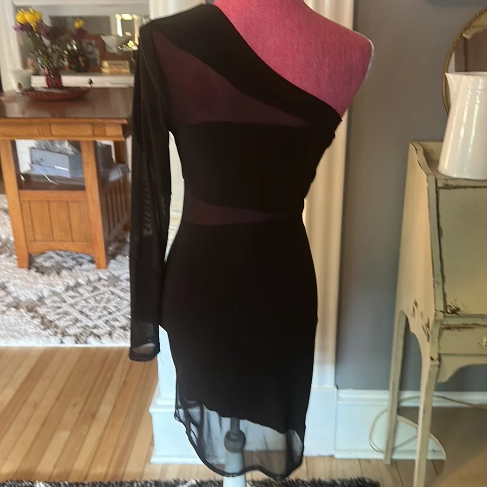 One sleeve dress - Picture 3 of 4